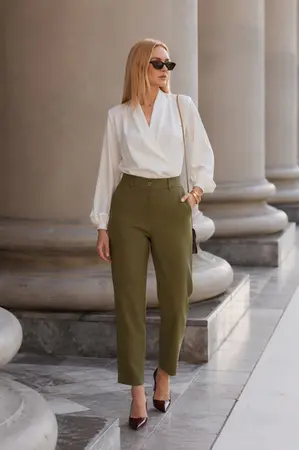 CALÇA ALFAIATARIA CREPE BOTÃO BOLSO