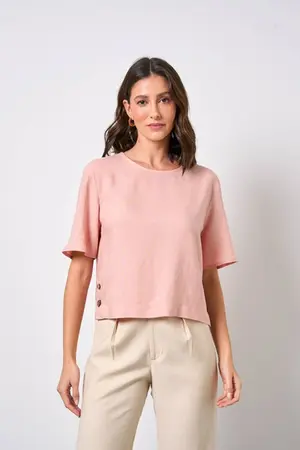 BLUSA COM MANGA CURTA EM CAMBRAIA LANAI