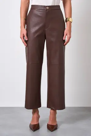 CALÇA COM BOLSO EM COURO ECOLOGICO