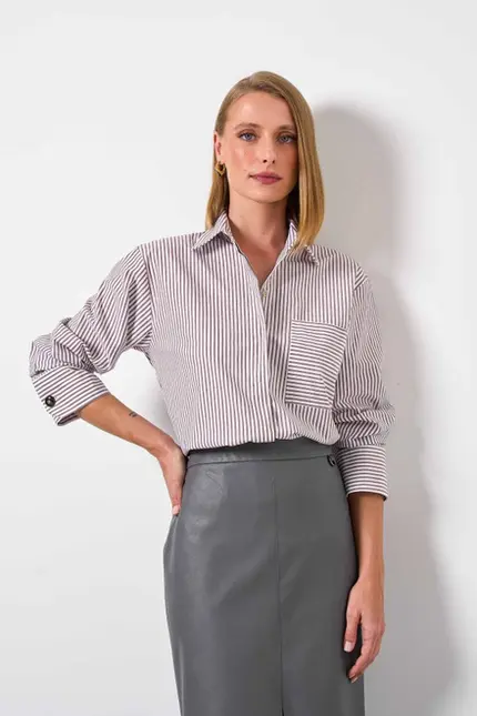 CAMISA DE MANGA LONGA COM BOLSO NA FRENTE