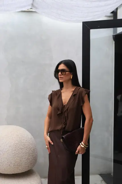 BLUSA COM DECOTE V EM CREPE MUSSELINE