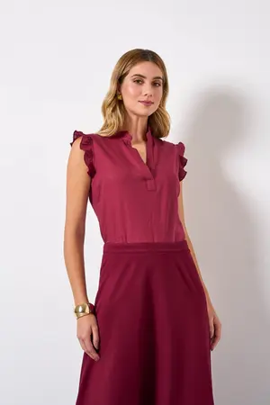 BLUSA COM DECOTE V EM CAMBRAIA NASSAU