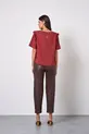 BLUSA DECOTE CARECA EM CAMBRAIA LANAI