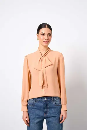CAMISA DE MANGA LONGA COM AMARRAÇÃO NA FRENTE EM CHIFFON