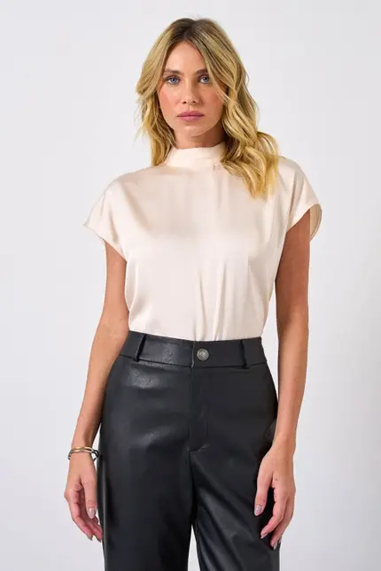 BLUSA COM GOLA ALTA EM SATIN ATENAS