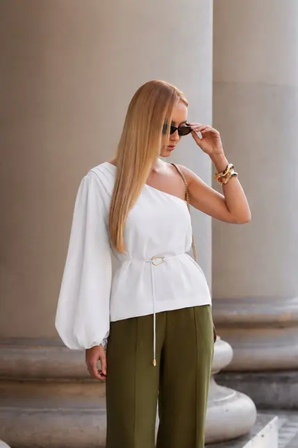 BLUSA COM UM OMBRO EM CHIFFON SILK TOUCH
