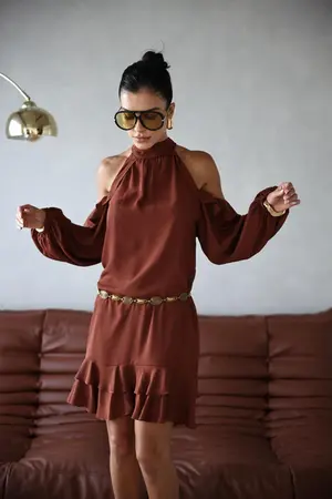 VESTIDO CURTO EM CREPE MUSSELINE