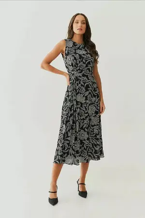 VESTIDO CREPE PREGAS LATERAL
