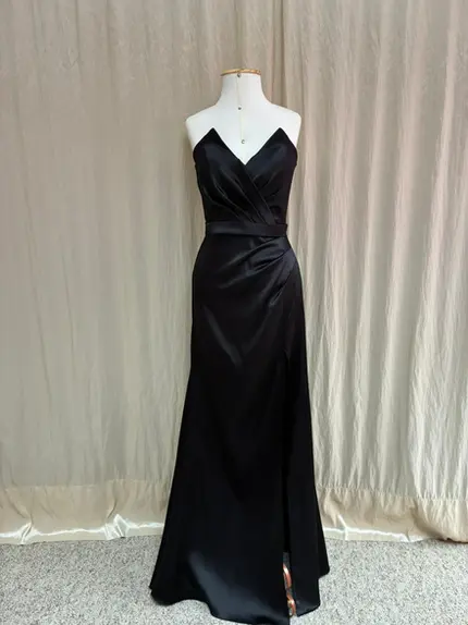VESTIDO LONGO PRADA DECOTE V COM FENDA TOMARA QUE CAIA