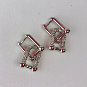 BRINCO SEMI ARGOLA ZIRCONIA TIFF