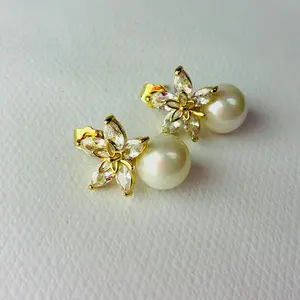 BRINCO SEMI ZIRCONIA FLOR E PEROLA