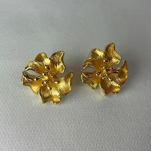 BRINCO METAL ZIRCONIA FLOR
