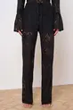 CALÇA COM AMARRAÇÃO EM RENDA FRETA