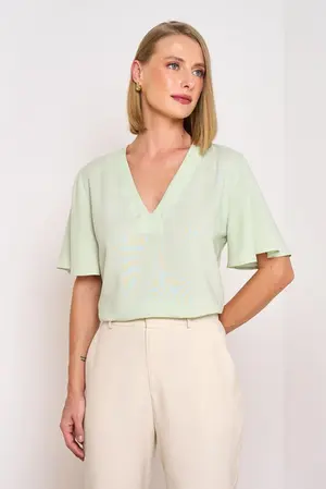 BLUSA DECOTE V EM CAMBRAIA