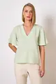 BLUSA DECOTE V EM CAMBRAIA