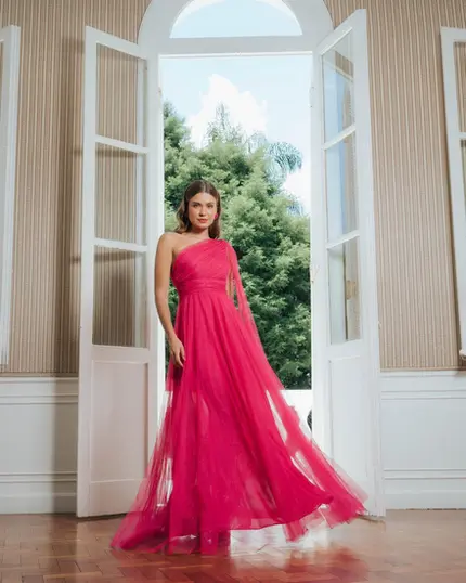 VESTIDO LONGO TULE COM GLITTER UM OMBRO SÓ COM CAPA