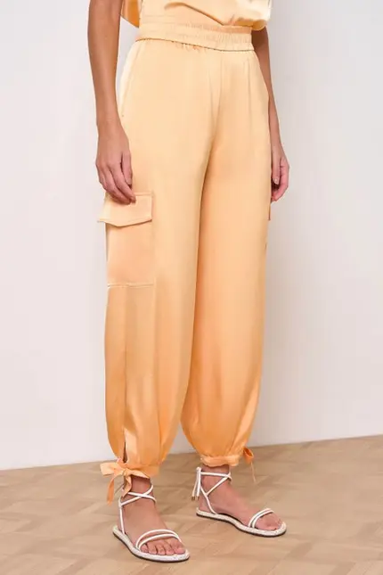 CALÇA COM BOLSO EM SATIN ATENAS