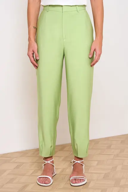 CALÇA COM BOLSO EM TENCEL VIENA