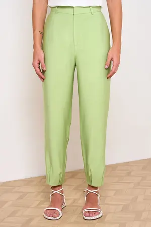 CALÇA COM BOLSO EM TENCEL VIENA