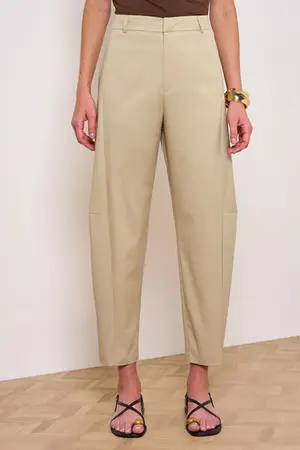 CALÇA COM BOLSO EM SARJA PREMIUM