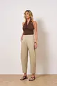 CALÇA COM BOLSO EM SARJA PREMIUM