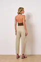 CALÇA COM BOLSO EM SARJA PREMIUM