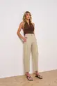 CALÇA COM BOLSO EM SARJA PREMIUM