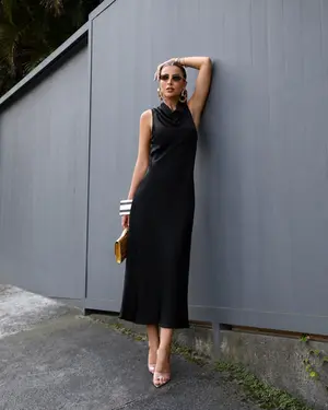 VESTIDO MIDI EM CREPE ONASSIS