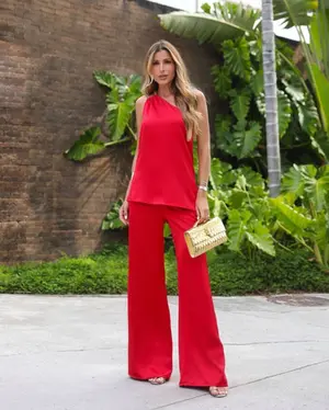 CONJUNTO BLUSA E CALÇA EM CETIM LUSTER