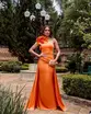 VESTIDO LONGO UM OMBRO SO COM FLOR E SAIA COM CAPA