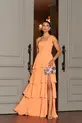 VESTIDO LONGO CREPE UM OMBRO SO SAIA C/CAMADAS