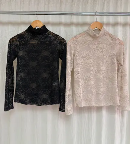 BLUSA DE RENDA MANGA LONGA GOLA ALTA