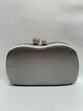 BOLSA ACETINADA FECHO REDONDO STRASS