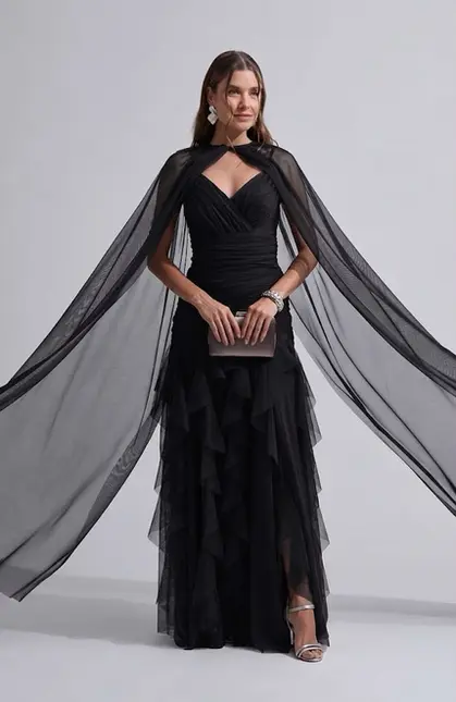 VESTIDO LONGO JUSTO BABADO C/ CAPA TULE