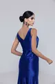VESTIDO LONGO PRATA SAIA PLISSADA COM BROCHE NA SAIA