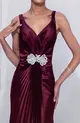 VESTIDO LONGO PRATA SAIA PLISSADA COM BROCHE NA SAIA