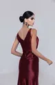 VESTIDO LONGO PRATA SAIA PLISSADA COM BROCHE NA SAIA